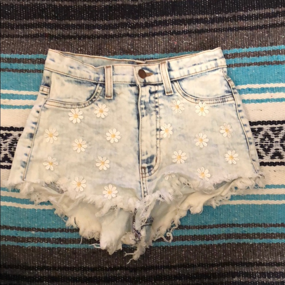 Vibrant M.I.U. High Waist Daisy Jean Shorts Small